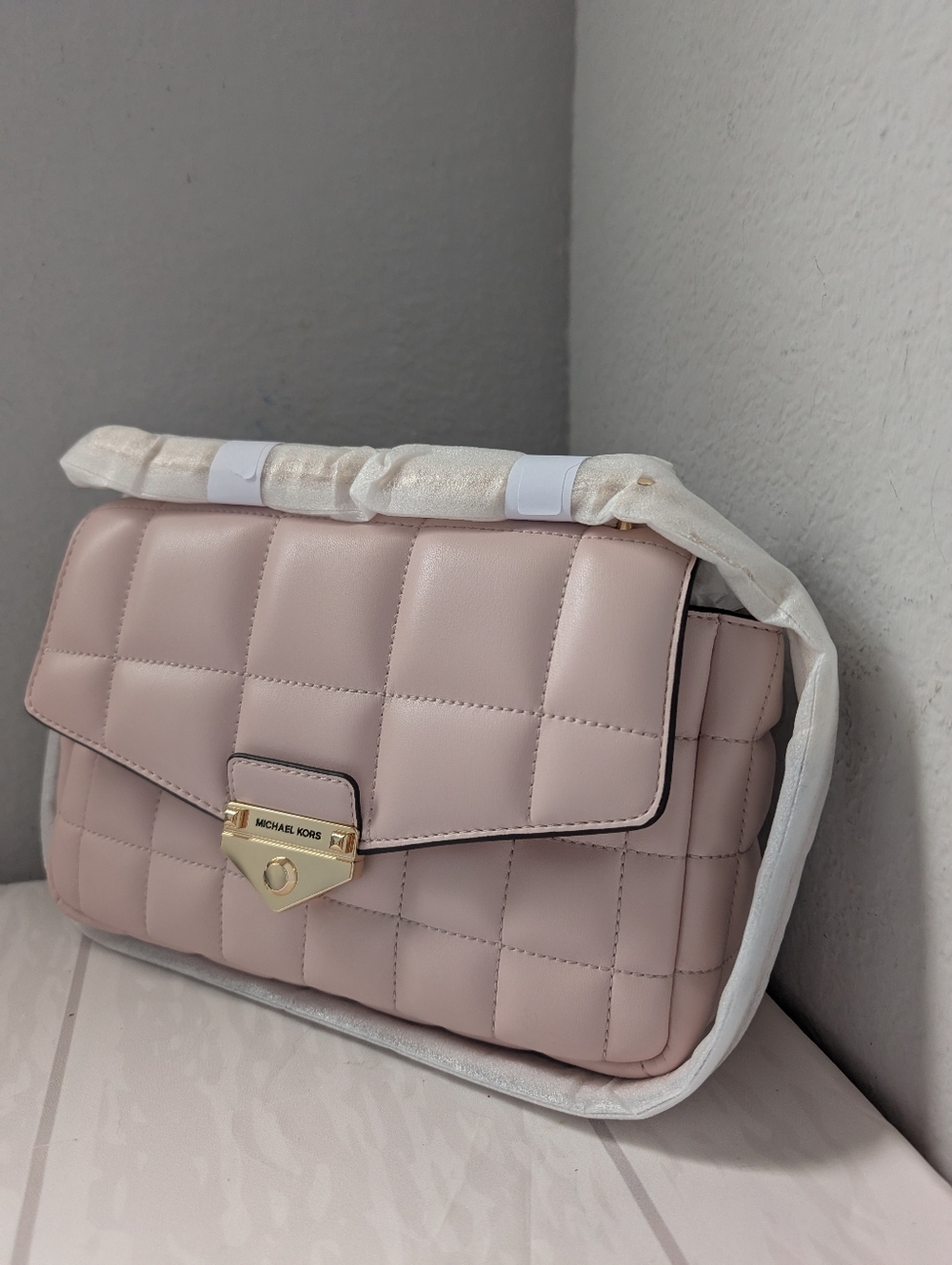 NWT Michael Kors Soho Large Quilted Shoulder Bag in Powder Blush - Picture 2 of 4
